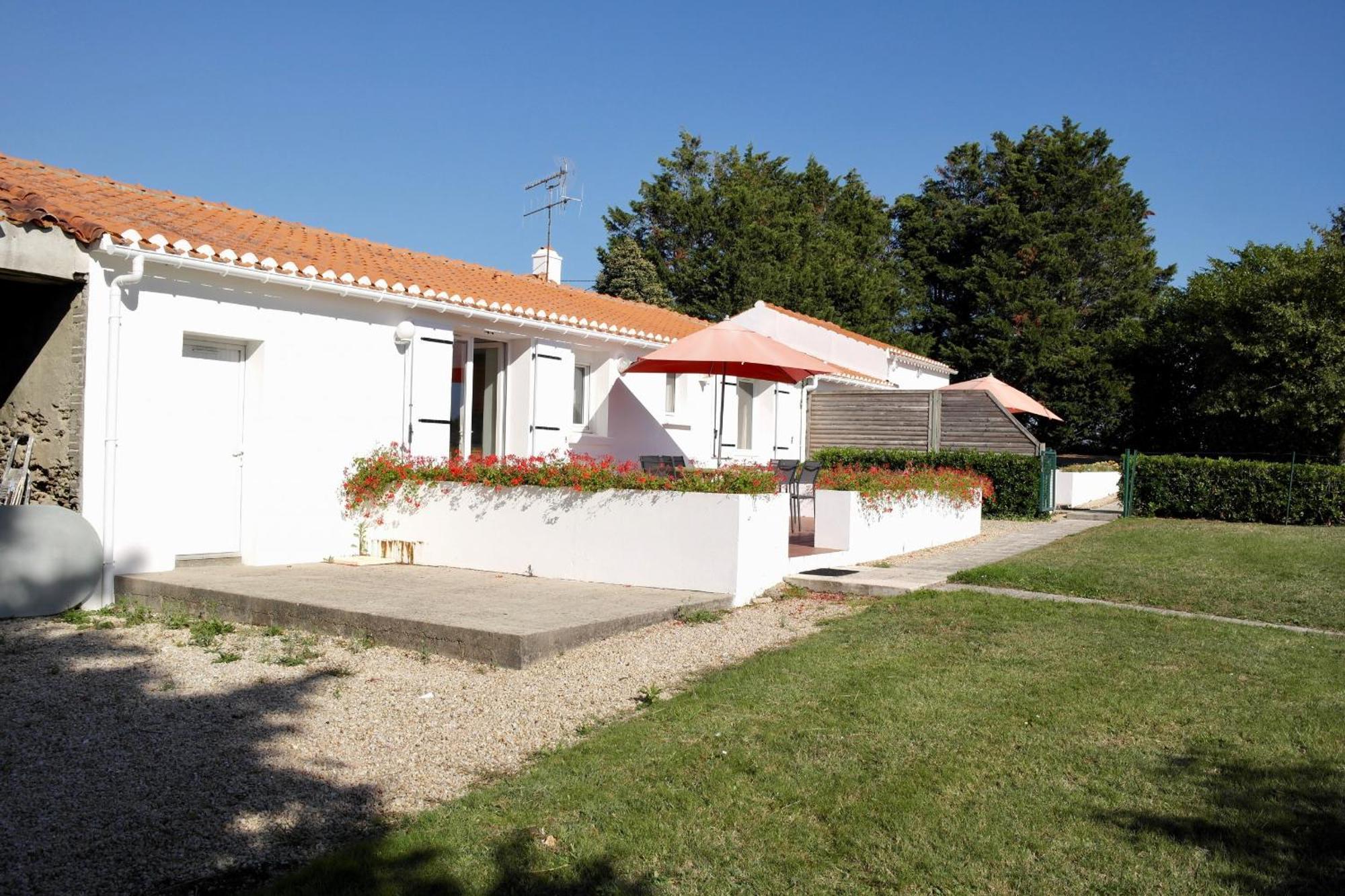 Maison De Campagne Pour 6 Avec Piscine Commequiers Экстерьер фото